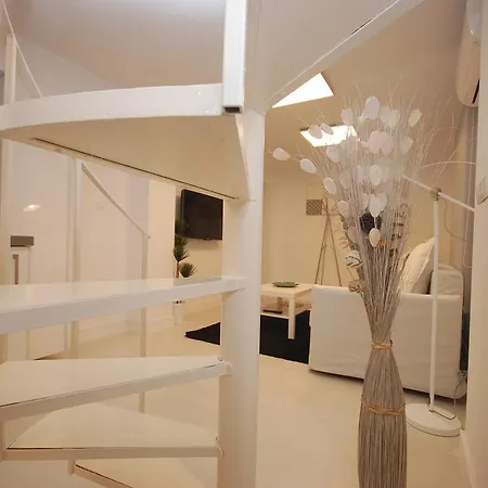 Holi Rent Salmedina Seville